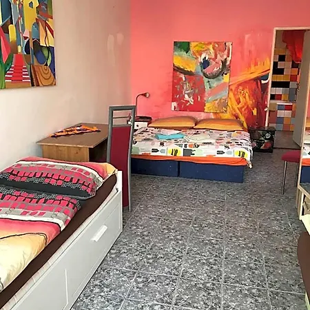 Hotel Sebarozvojove Centrum Vedy A Umenia S Ubytovanim Pressburg