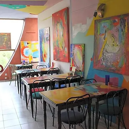 Hotel Sebarozvojove Centrum Vedy A Umenia S Ubytovanim