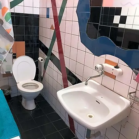 Sebarozvojove Centrum Vedy A Umenia S Ubytovanim 2* Pressburg