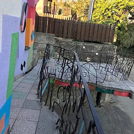 Sebarozvojove Centrum Vedy A Umenia S Ubytovanim Hotel Bratislava