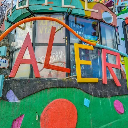 Hotel Sebarozvoja S Moznostou Ziskania Poznania A Inspirujucich Prostriedkov Na Uplatnovanie Vedomia, Premenu Seba A Prostredia Interieru Bratislava