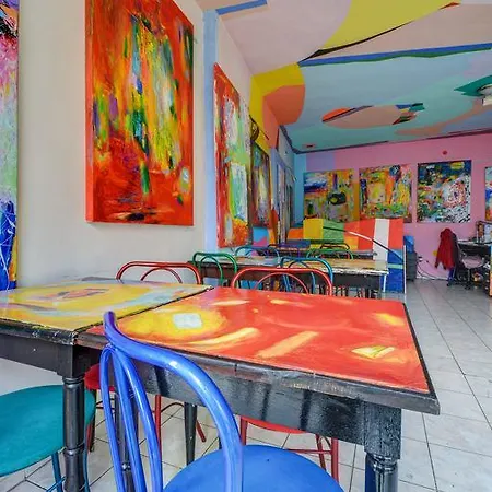 Hotel Sebarozvoja S Moznostou Ziskania Poznania A Inspirujucich Prostriedkov Na Uplatnovanie Vedomia, Premenu Seba A Prostredia Interieru Bratislava