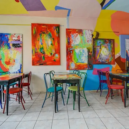 Hotel Sebarozvoja S Moznostou Ziskania Inspirujucich Prostriedkov Na Zmenu Interieru 2* Bratislava