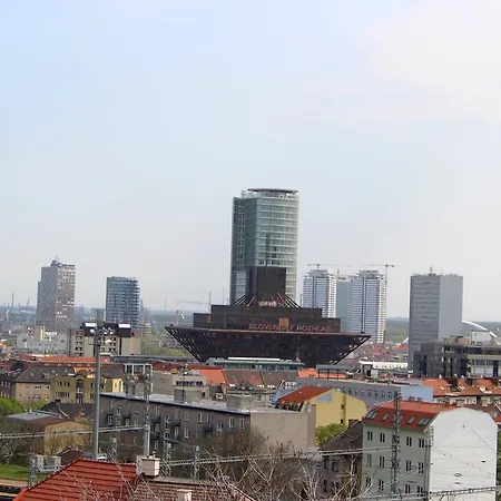 Hotel Sebarozvoja S Moznostou Ziskania Inspirujucich Prostriedkov Na Zmenu Interieru 2* Bratislava
