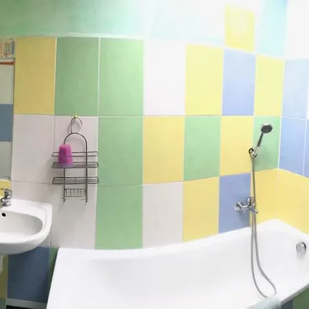 Sebarozvoja S Moznostou Ziskania Poznania A Inspirujucich Prostriedkov Na Uplatnovanie Vedomia, Premenu Seba A Prostredia Interieru Hotel Bratislava