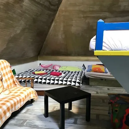 Hotel Sebarozvojove Centrum Vedy A Umenia S Ubytovanim