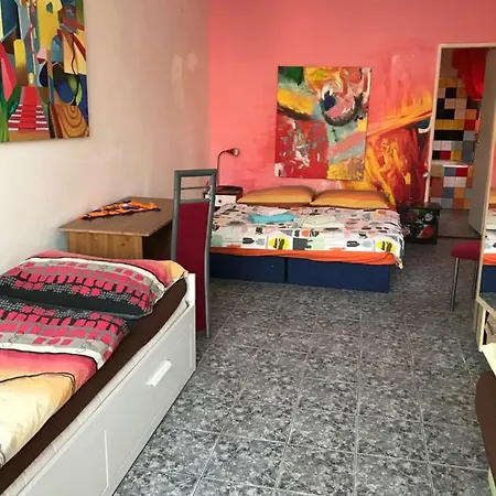 فندق Sebarozvoja S Moznostou Ziskania Inspirujucich Prostriedkov Na Zmenu Interieru براتسيلافا