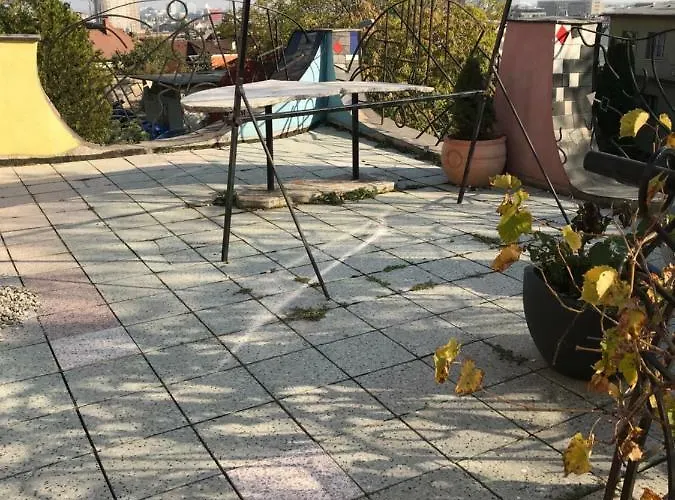 Sebarozvojove Centrum Vedy A Umenia S Ubytovanim Bratislava