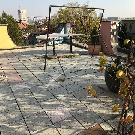 Sebarozvojove Centrum Vedy A Umenia S Ubytovanim Bratislava
