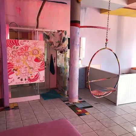 Hotel Hotel sebarozvoja s možnosťou získania poznania a inšpirujúcich prostriedkov na uplatňovanie vedomia, premenu seba a prostredia interiéru 2*