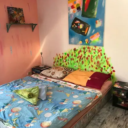 Hotel sebarozvoja s možnosťou získania poznania a inšpirujúcich prostriedkov na uplatňovanie vedomia, premenu seba a prostredia interiéru Hotel Bratislava